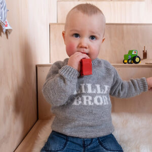 Bluum stickad tröja - Lillebror i Pure Eco Baby Wool