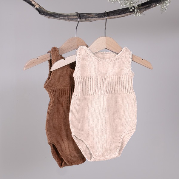 Stickade Bodies med ribb 2st - garnpaket i Bluum Soft Merino Ull